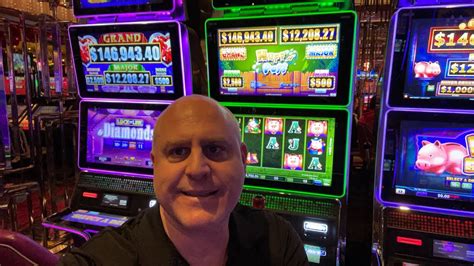 Late night live play with the lucky Cosmo! .